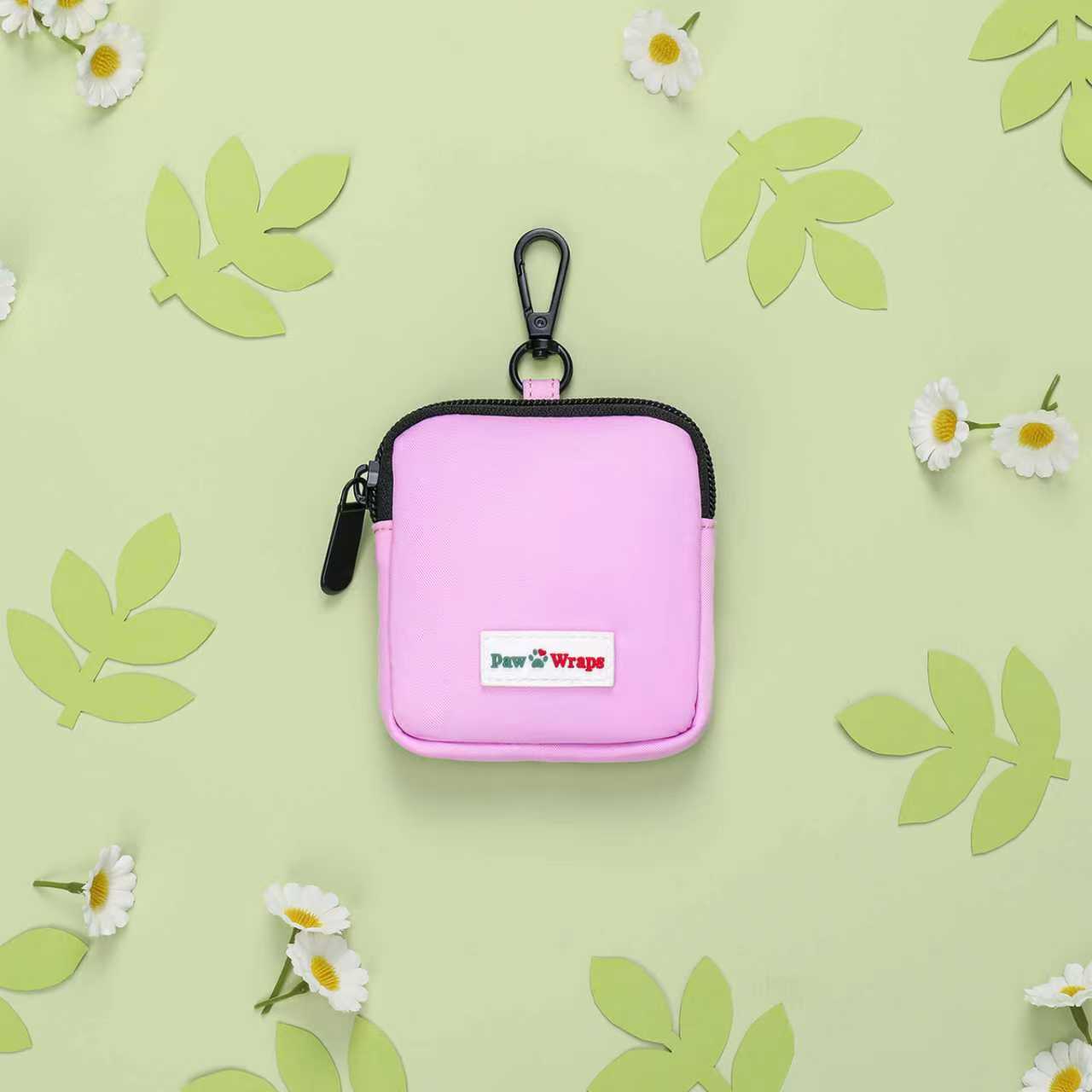 Treats pouch with zip