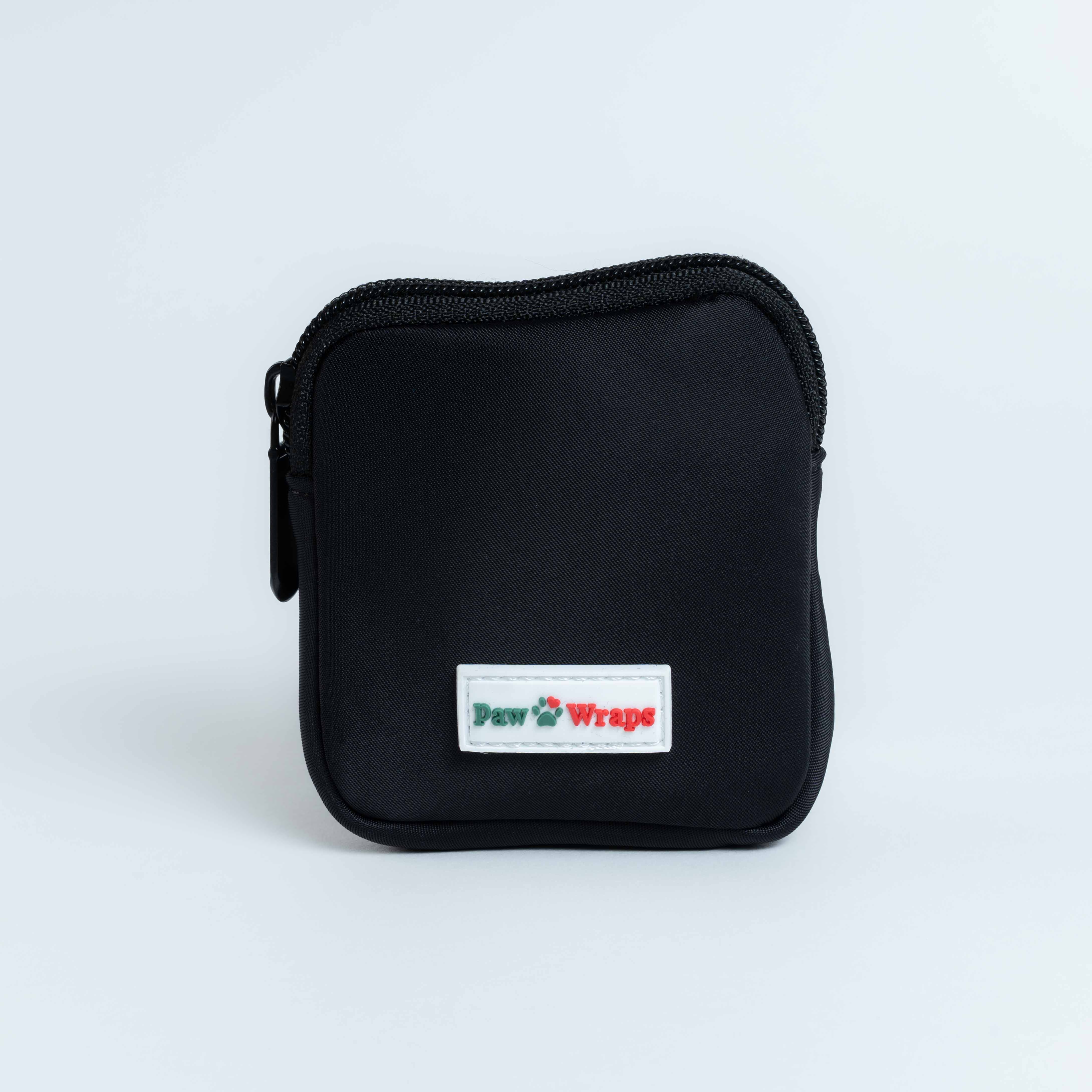 Treats pouch with zip