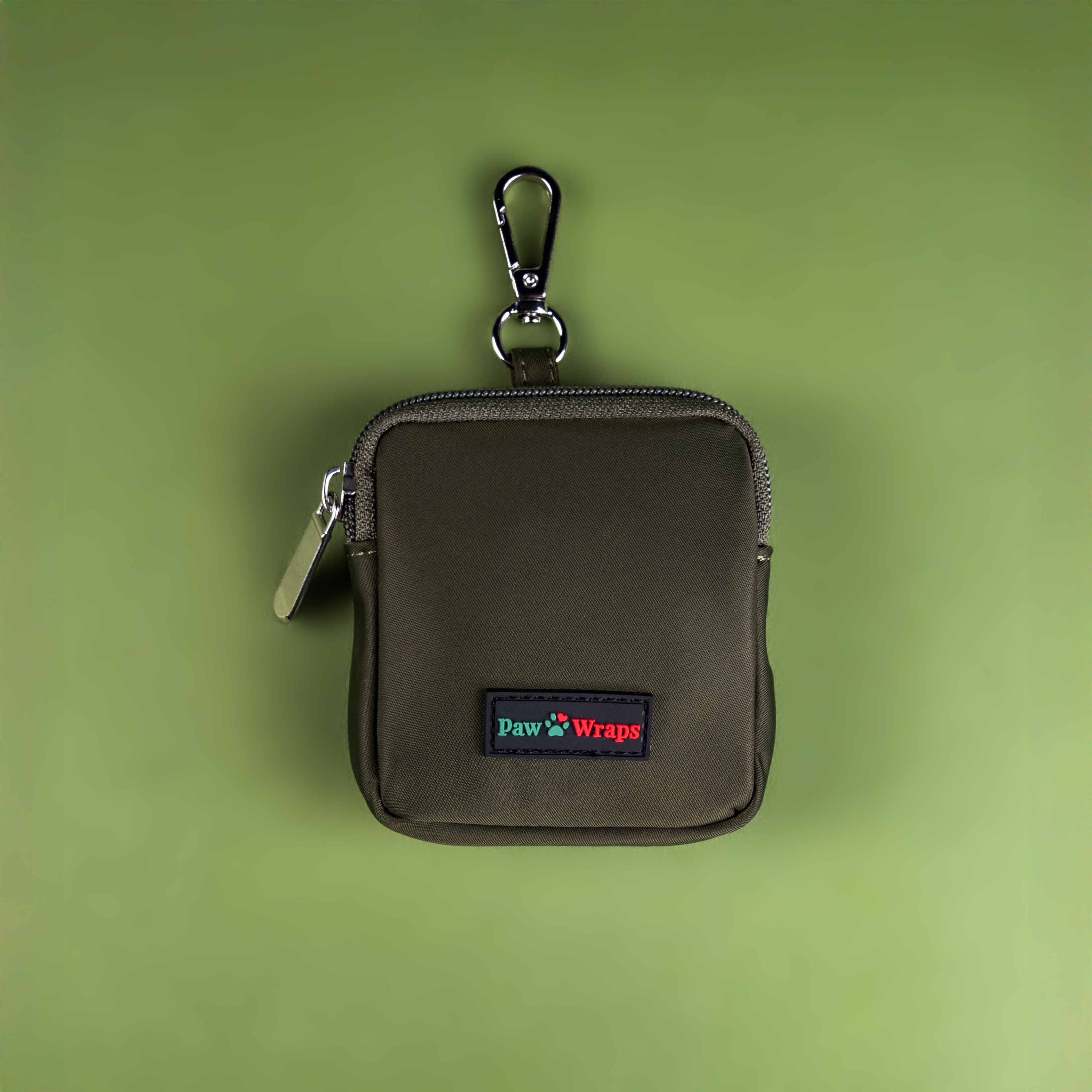 Treats pouch with zip